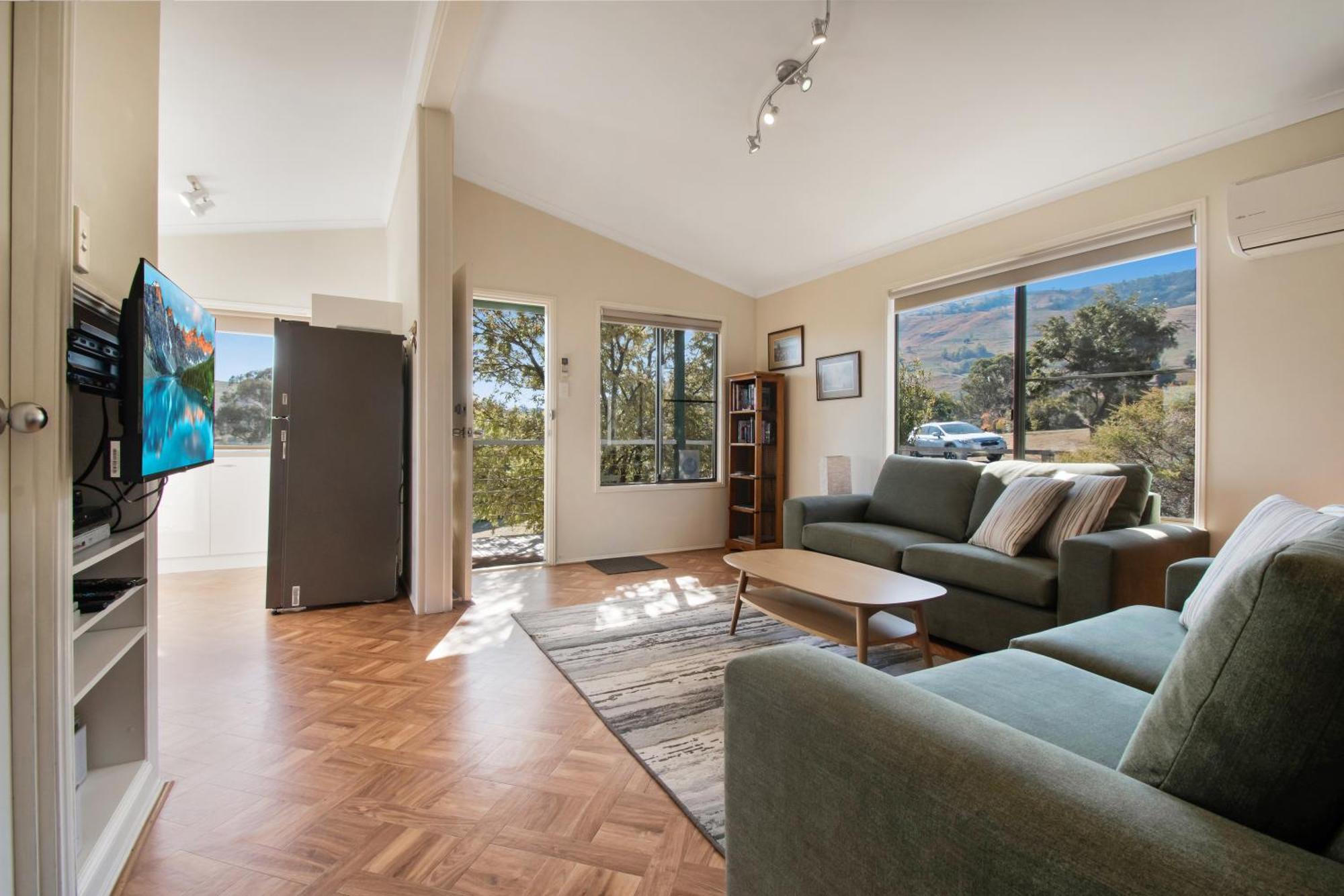 Elm Cottage Tumut Exterior photo