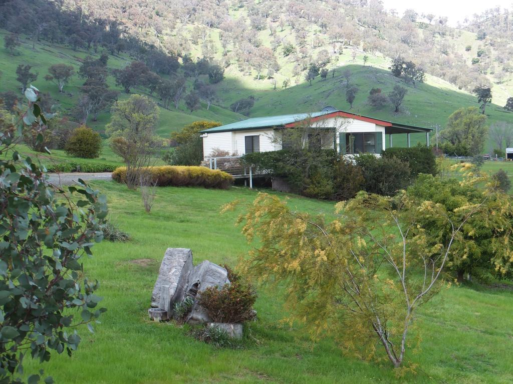 Elm Cottage Tumut Exterior photo